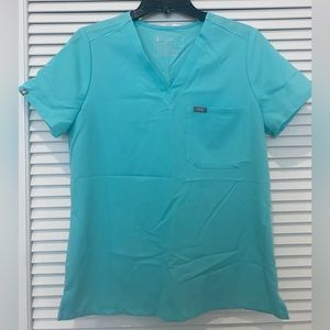 Figs Catarina Scrub Top and Zamora Jogger Scrub Pants set (S top, M pant)